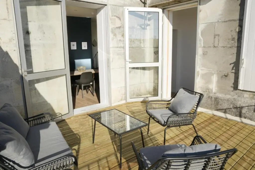 T2 de 55m2 avec toit terrasse, hyper centre, wifi, Netflix, draps, savons et serviettes fournis