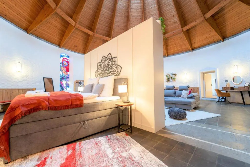 dreamcation - Ehemalige KIRCHE mit Haus bis 26 Personen, 3D-Tour, Garten, Terrasse, BBQ