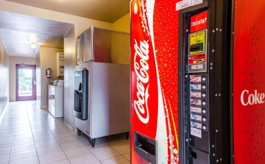 Econolodge Inn & Suites