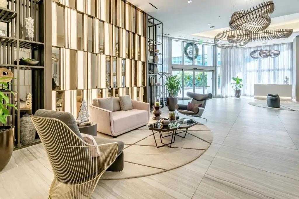 New2019 SW CornerSuite with WaterViews 9th Floor