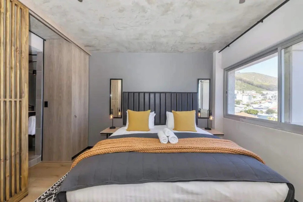 Chic & Sophisticated 1BD Apartment - Sea Point