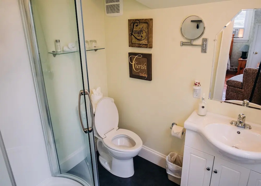 Farmhouse Inn B&B