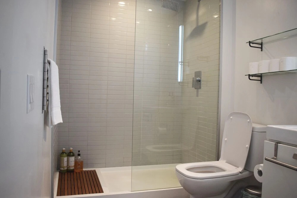 Modern Downtown Studio in High Rise