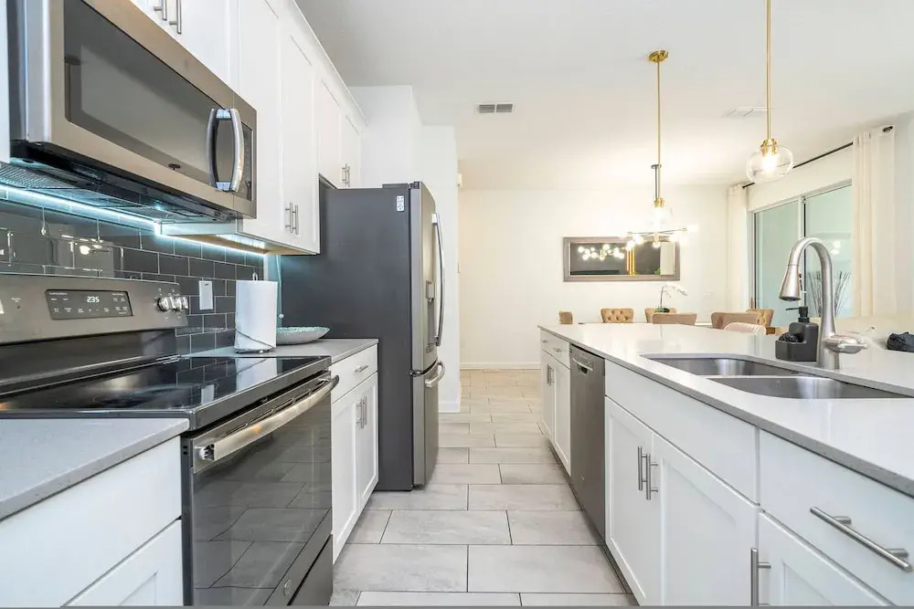 Beautiful 4 BR Close to Disney