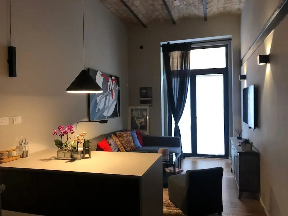 Home in Trast