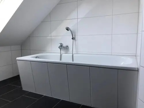 Moderne Wohnung im Grünen in WRN