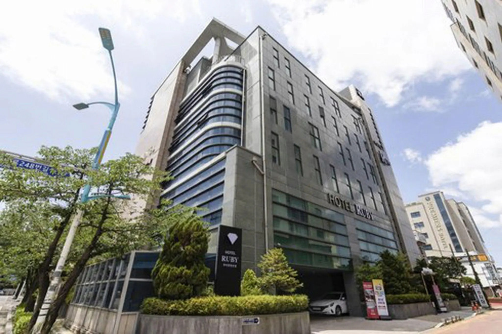 Ruby Tourist Hotel Wolmido