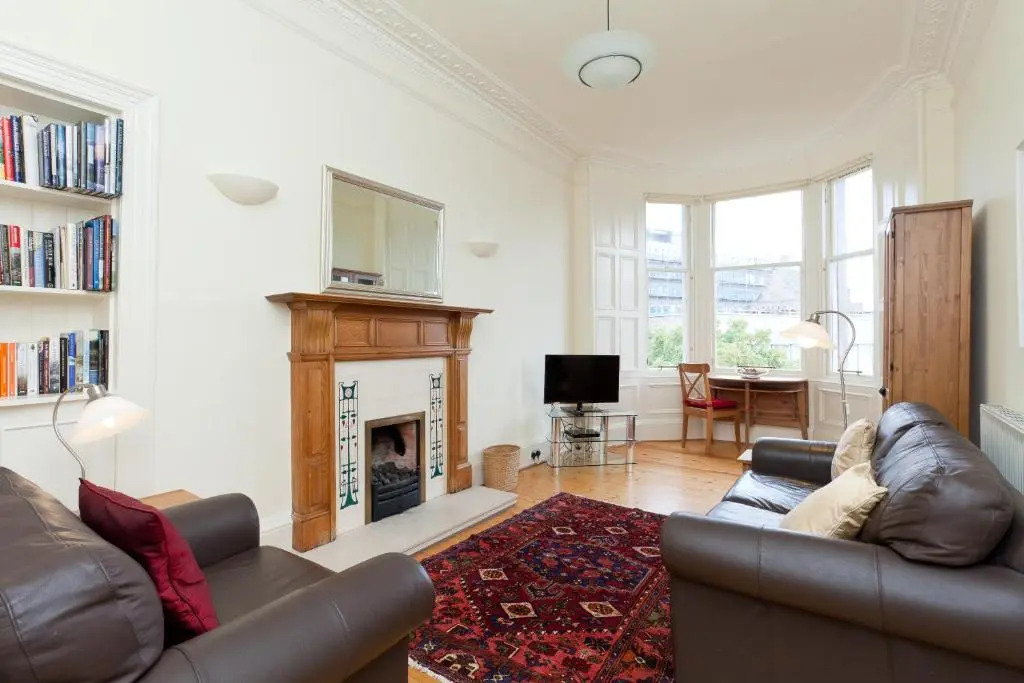 380 Charming one bedroom property in an attractive residential area with great cafes, restaurants and shops nearby