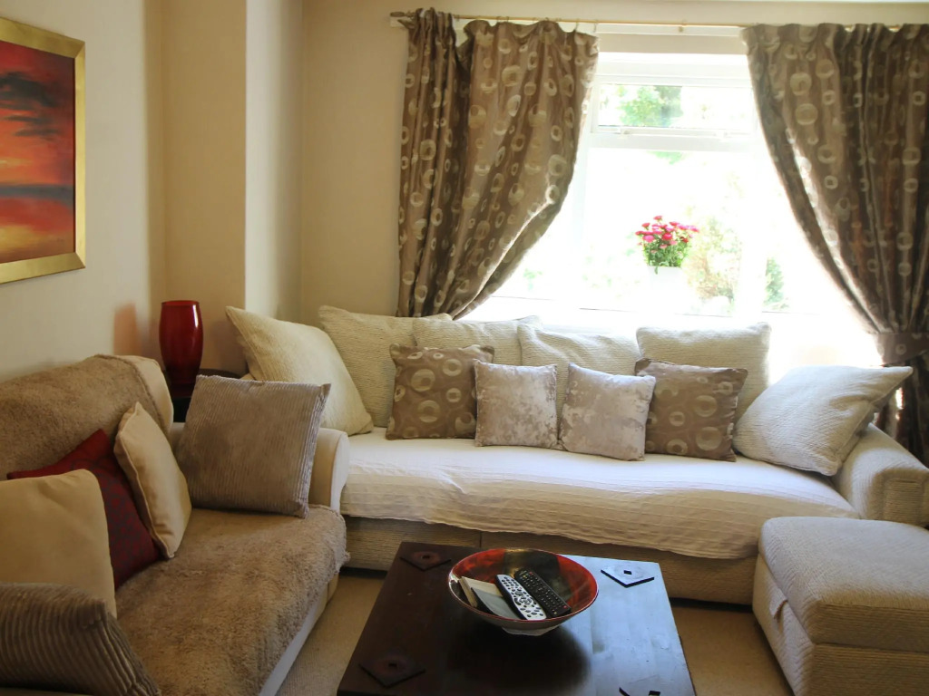 Garth Olwg 2 Bed Apartment by Cardiff Holiday Homes