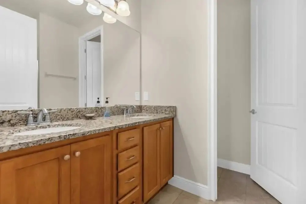 350-8-pc-open Floor Plan With Private Pool