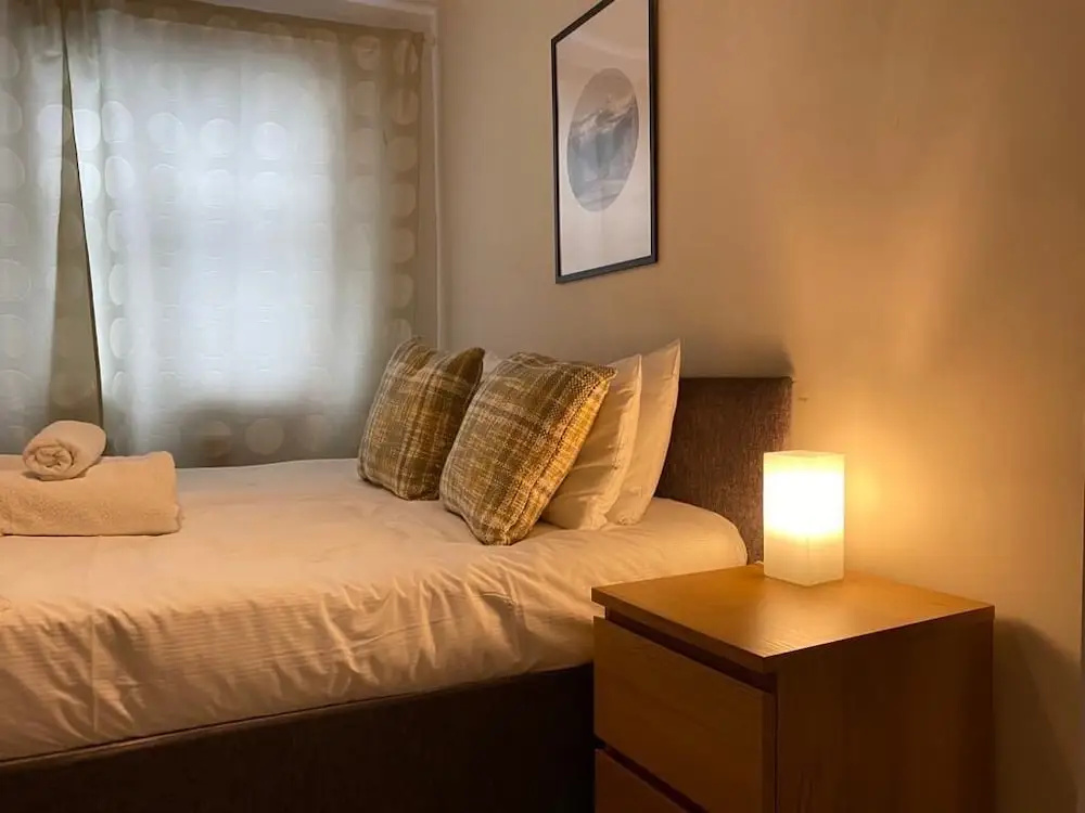 Luxurious Modern One Bedroom Apartment
