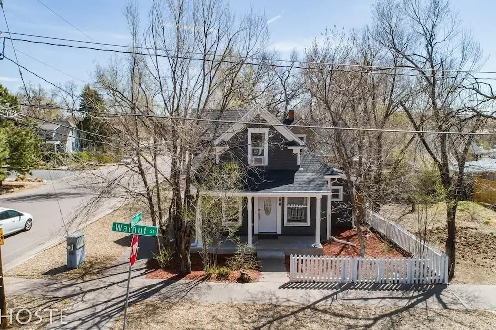 3 BR Beautifully Restored 1890`s Homedowntown