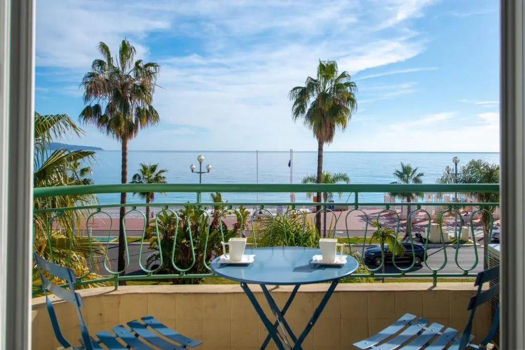 Sea Front Suite - Panoramic View with Terrace - 85 M