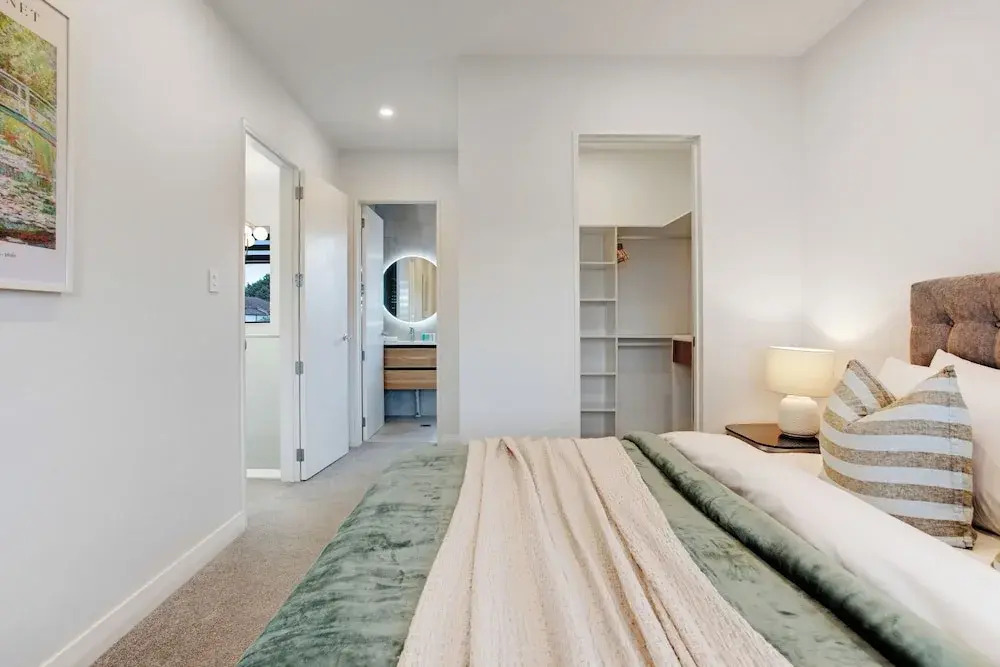 Central Oasis Townhouse with Parking