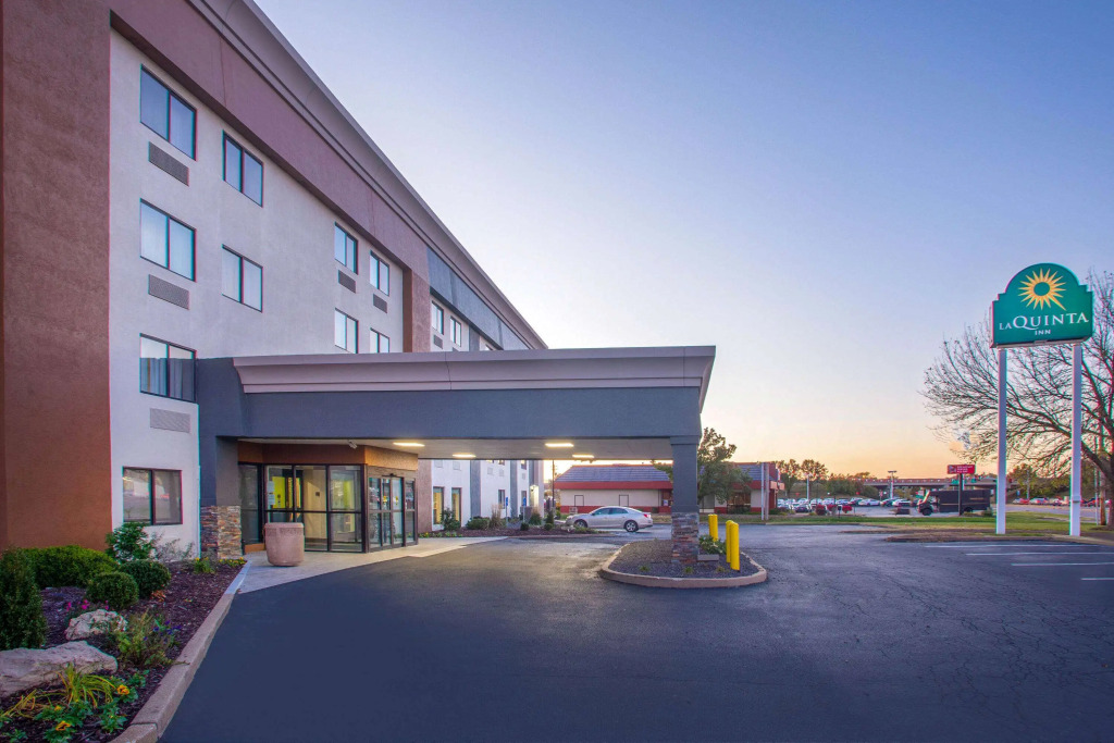 La Quinta Inn & Suites by Wyndham St Louis Hazelwood North