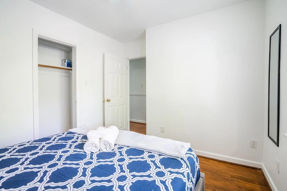 4BR Family Home - Sleeps 9 - w Private Pool Hot Tub
