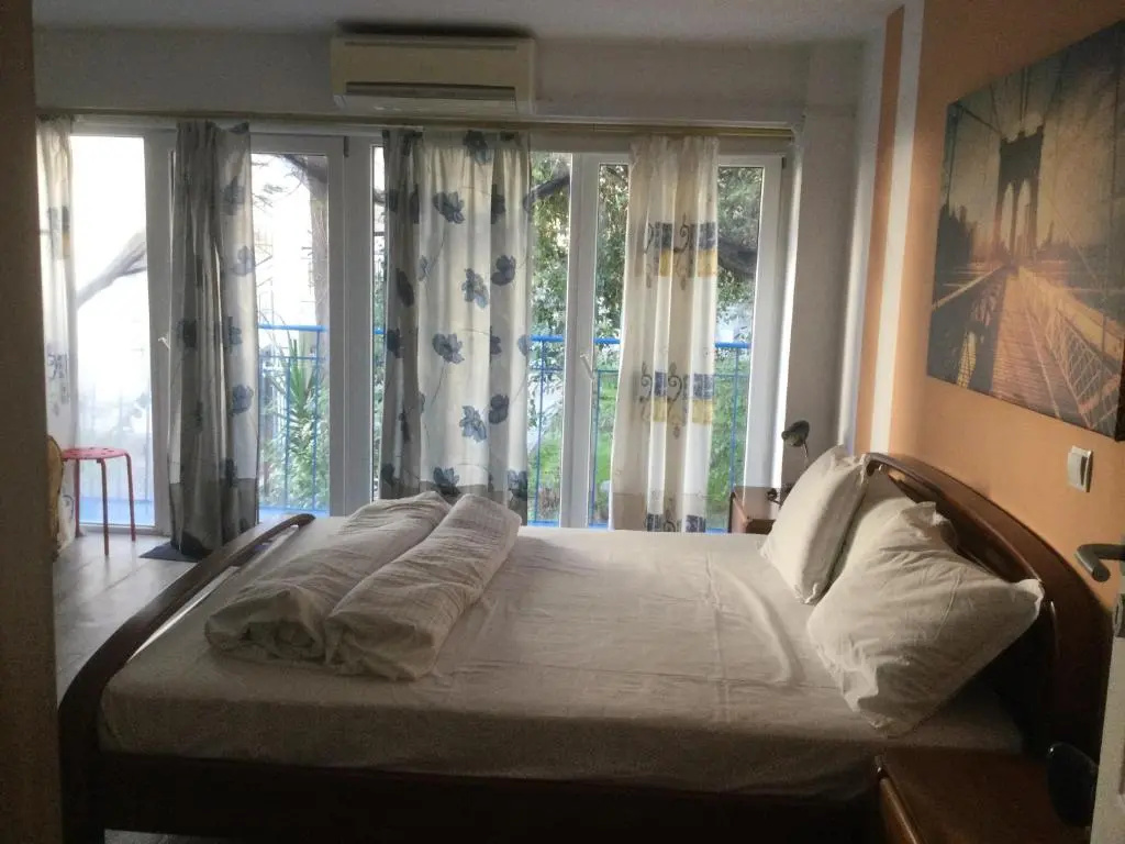 Marias rooms,CHANTZARA SPYROPOULOS,apart 41sq m garden view ,heart city