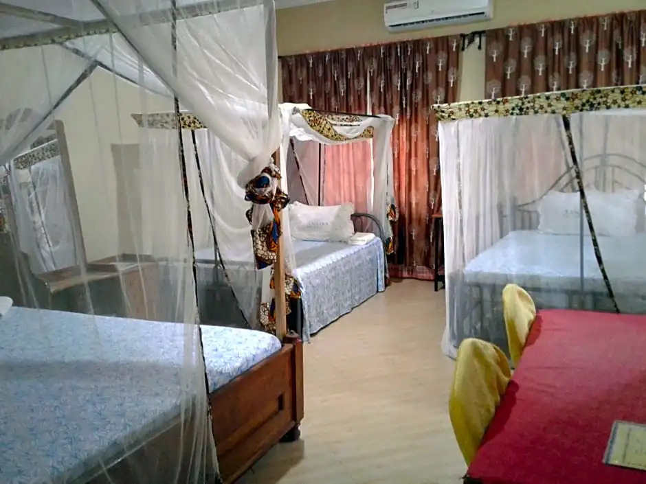 Fanaka Safaris Campsite & Lodges