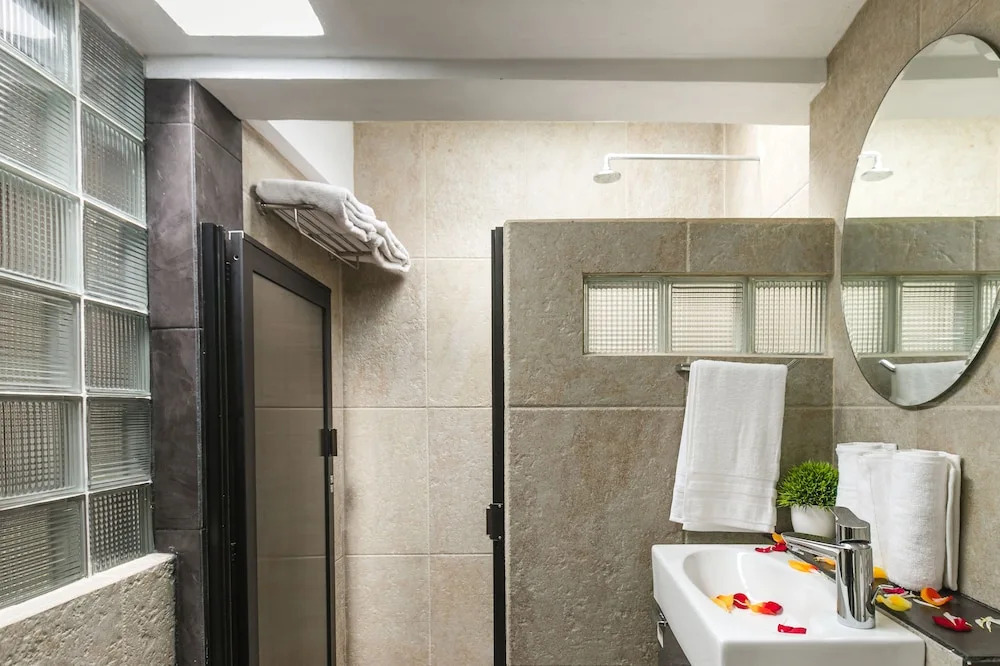 Suite Studio Serviced Apartments