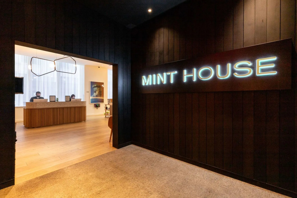 Mint House 70 Pine by Kasa