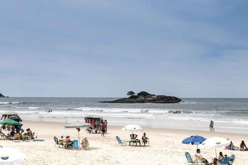 pequeno e aconchegante meia quadra da praia