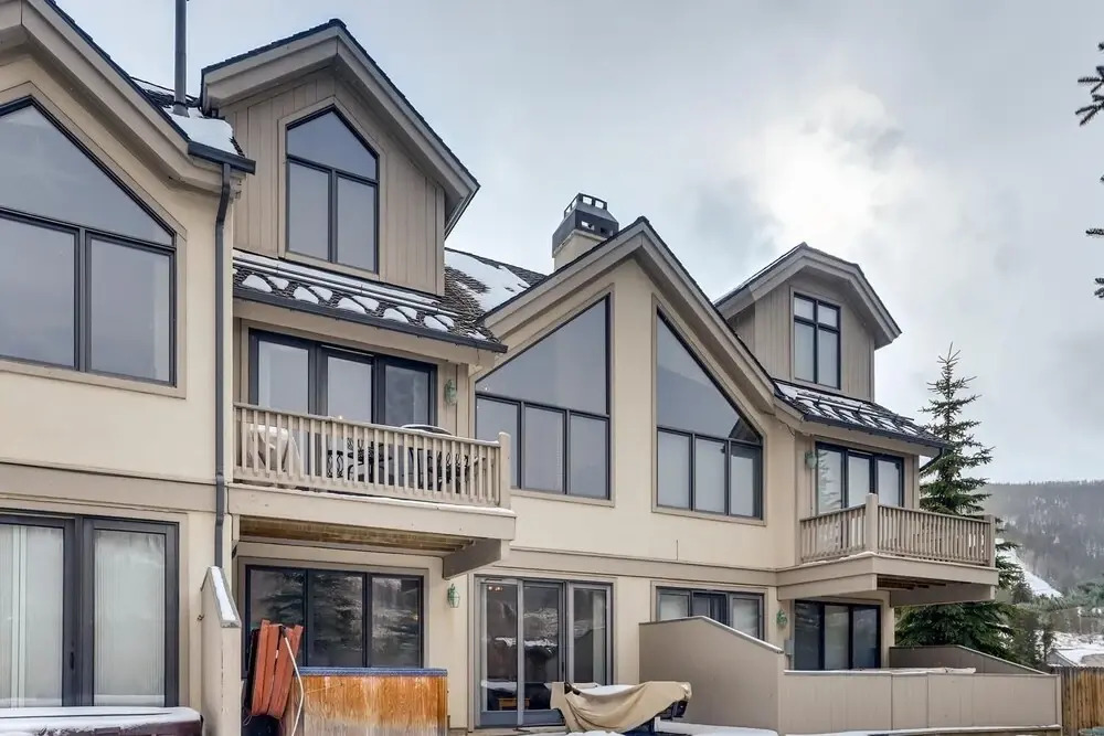 3BR Townhome- Walk to Slopes & Kids Ski Free by Redawning