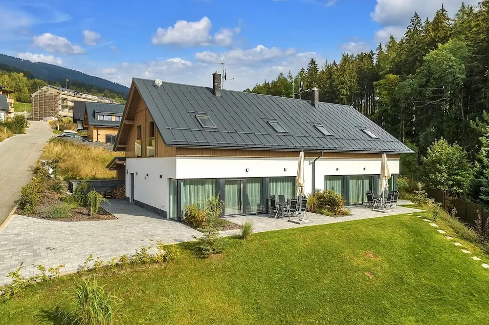 Villa in Krkono e with Sauna and Forest Views