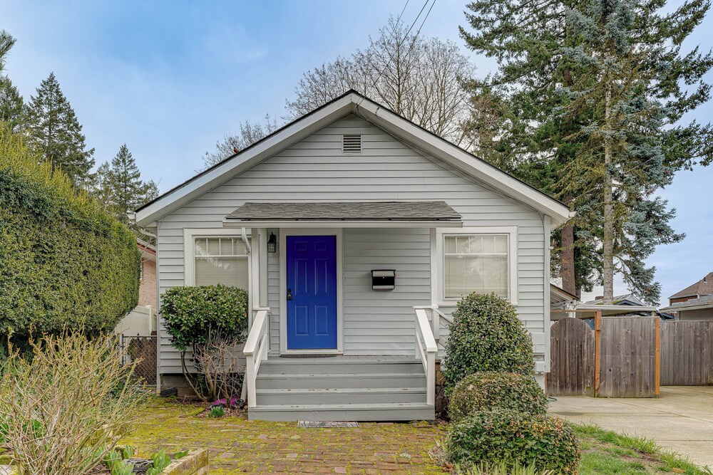 Walk to Dtwn Camas: Pet-friendly Retreat w/ Yard!