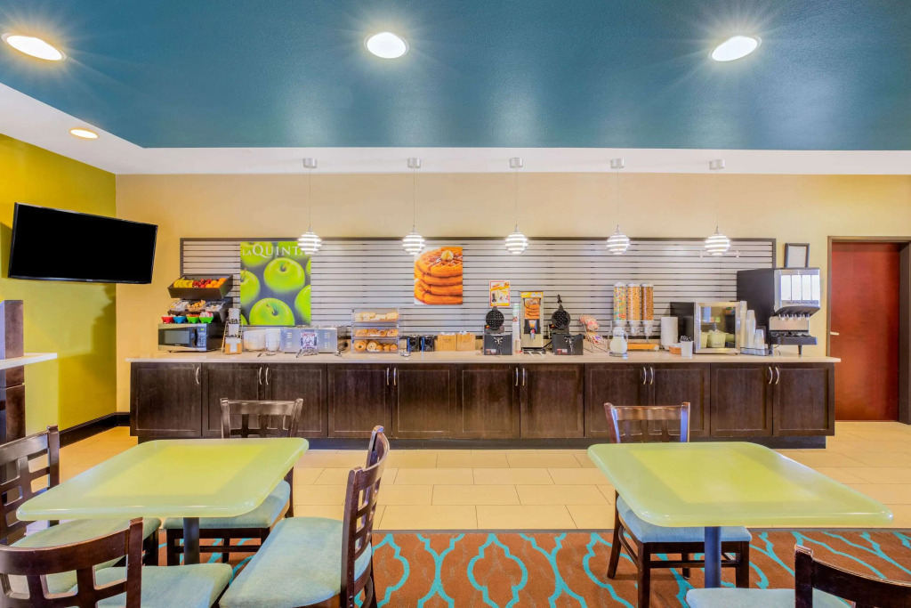La Quinta by Wyndham Floresville