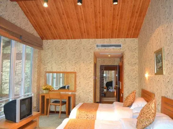 Qingfeng Gorge Resort Hotel