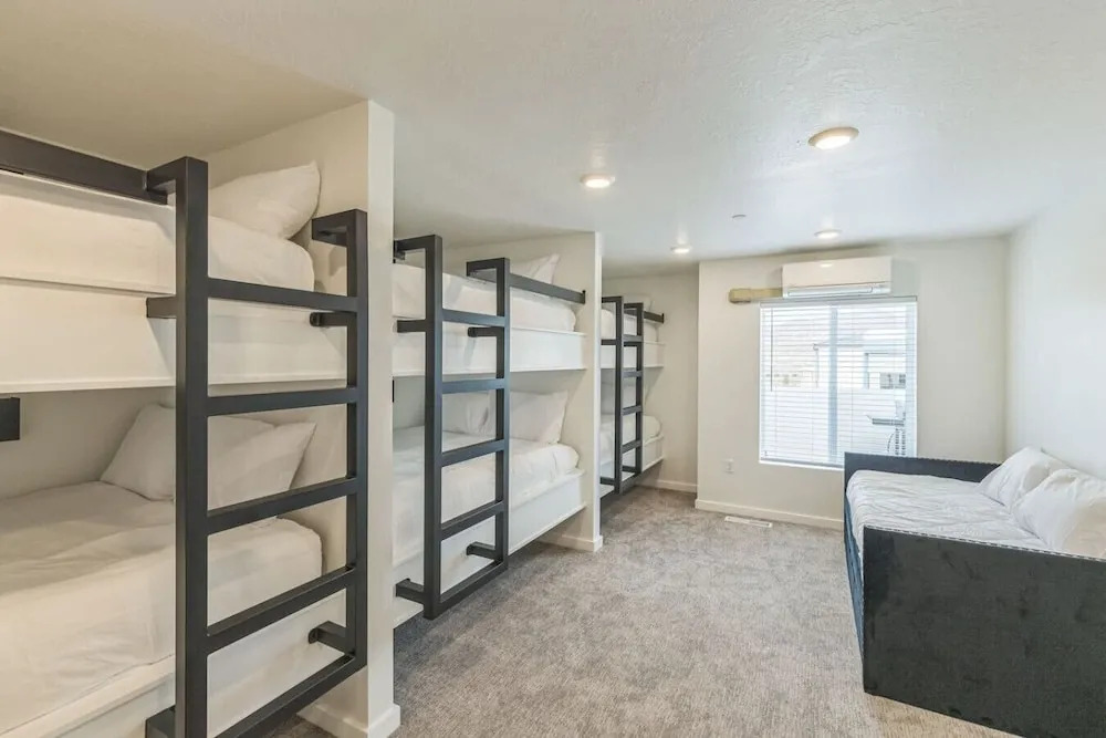 485 Rooftop Hot Tub - Sleeps 24