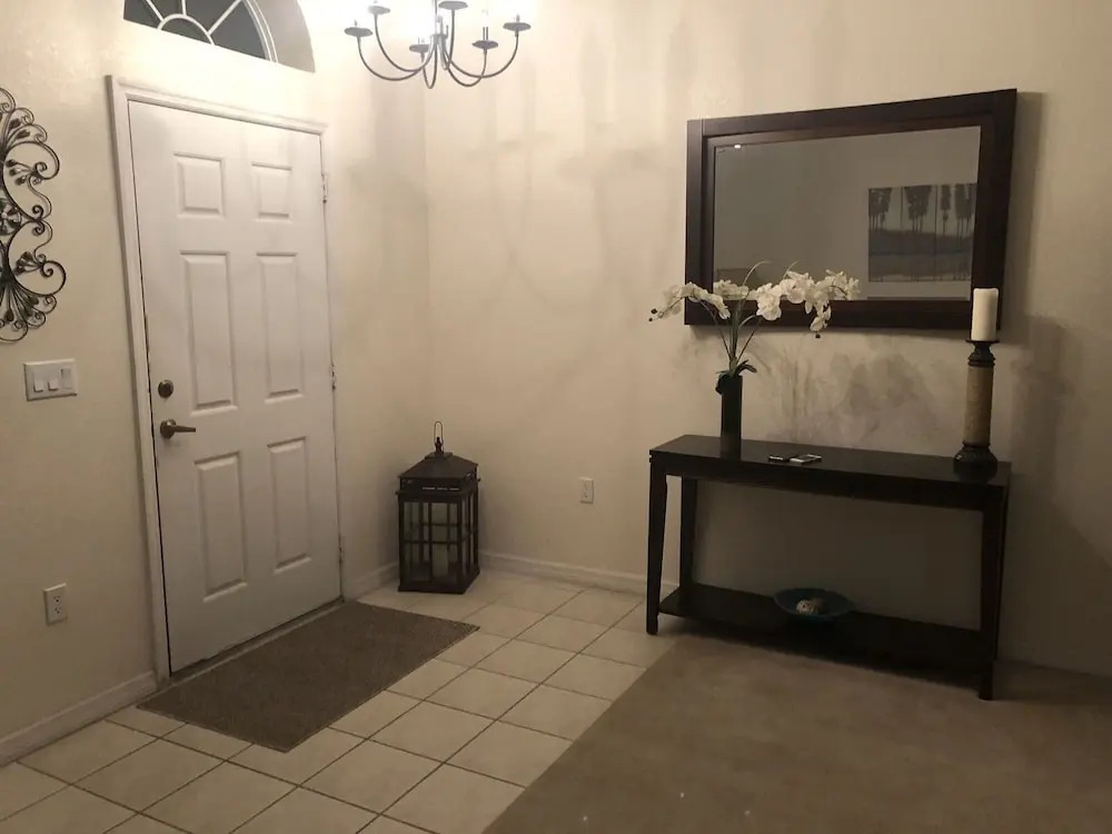 Gorgeous 5 Bed Home with Private Pool and Gamesroom in Disney Area
