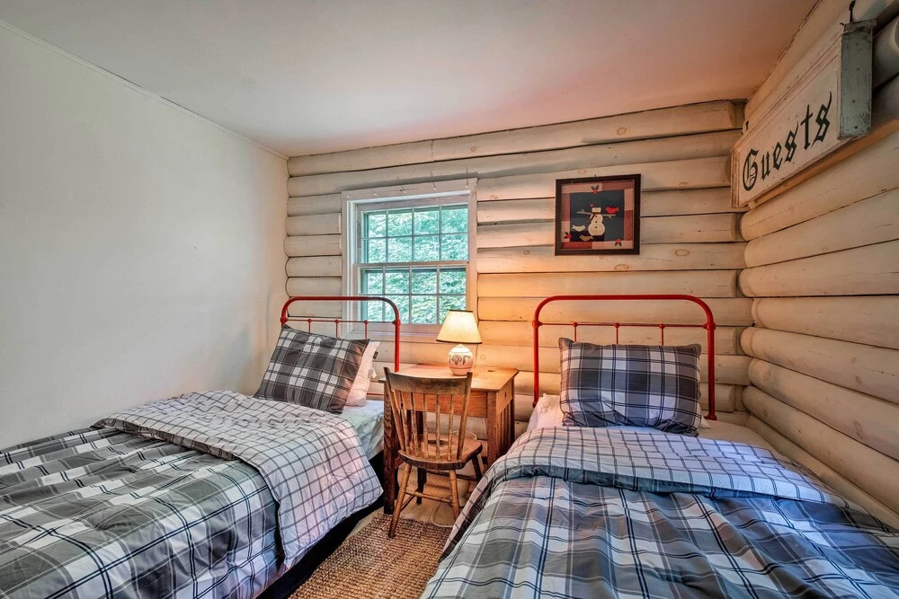 Private Wooded Cabin: 7 Mi to Mount Snow!