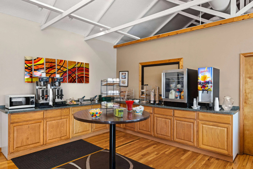 Super 8 by Wyndham Branson - Shepherd of the Hills Exwy