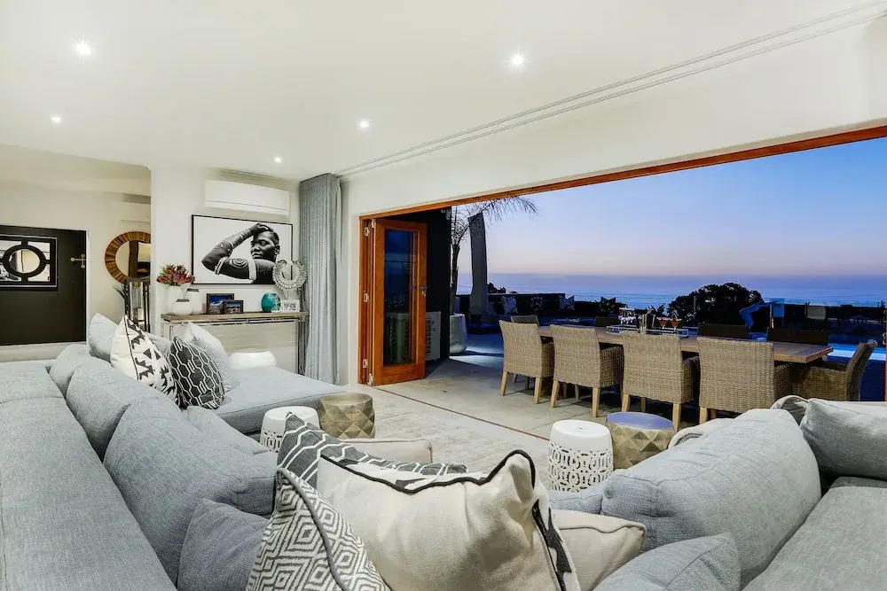 Jo Leo - Camps Bay Lux Villa with views & pool