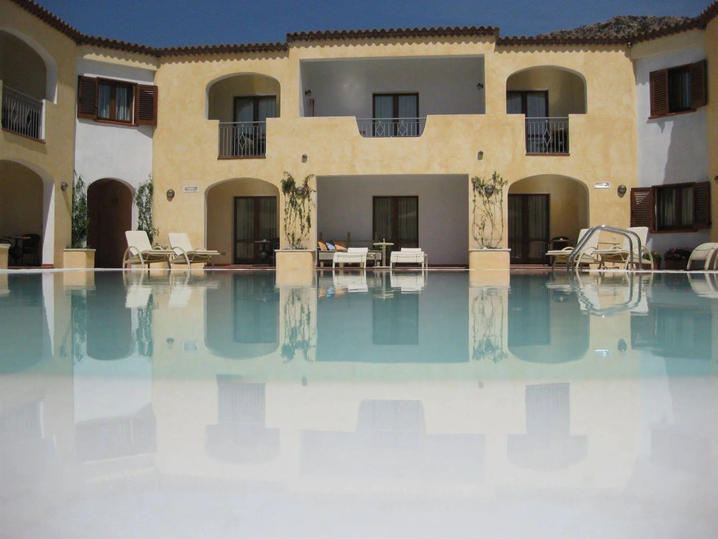 Hotel Monti Di Mola