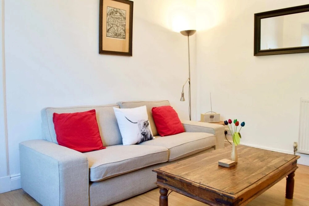 Bright And Comfortable 2 Bedroom Flat