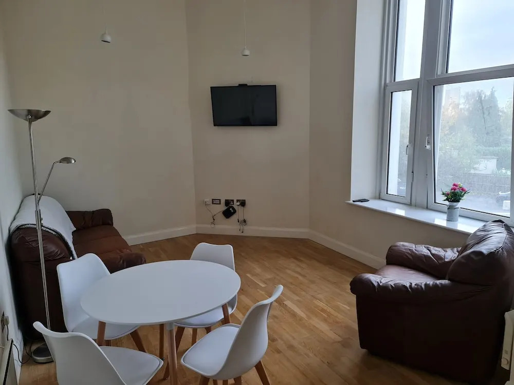 Stunning 3-bed Apartment in Heart of Cardiff Bay
