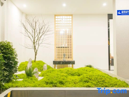 Yujian Zhixuan Hotel (Dujiangyan High-Speed Rail Station Sunac Park)
