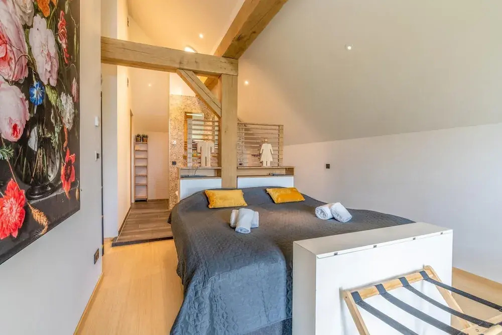 Attractive and Modern 6-person Holiday Villa