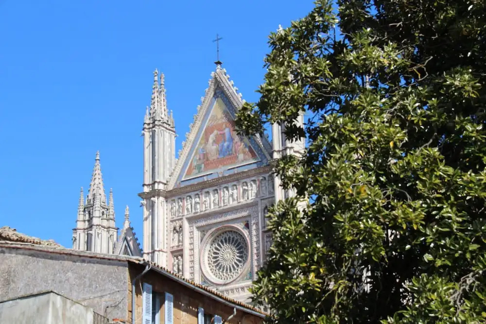 The Window on the Cathedral - Studio Apartment
