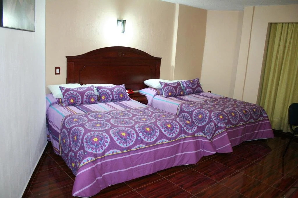 Leo Hotel