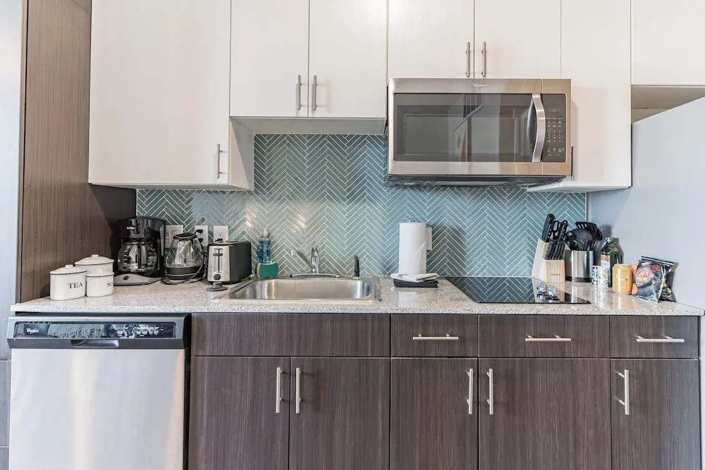East DT Houston Getaway Near Parks and Restaurants