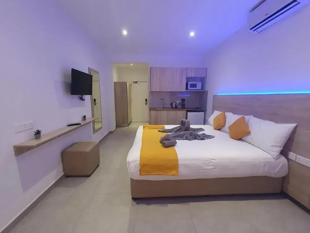 Sun Plaza Suites