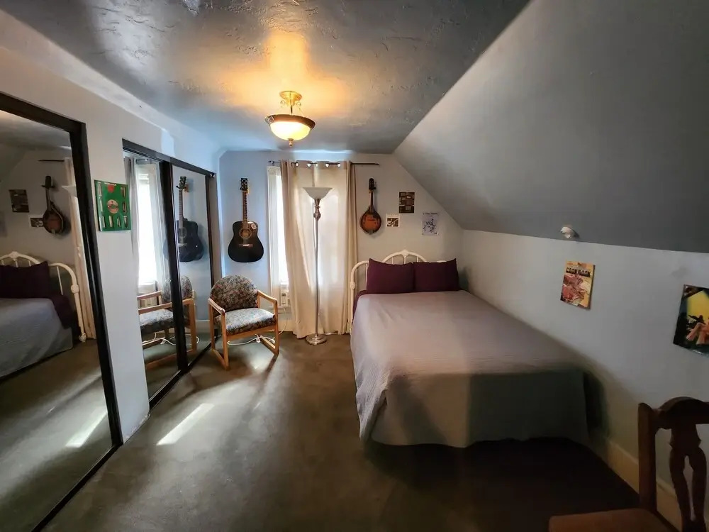 Eugene Whiteaker International Hostel