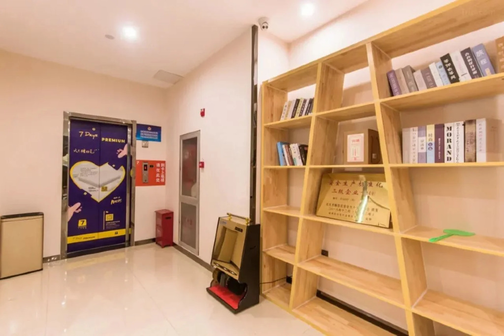 7-day Youpin Hotel (Beijing langxinzhuang metro station store)