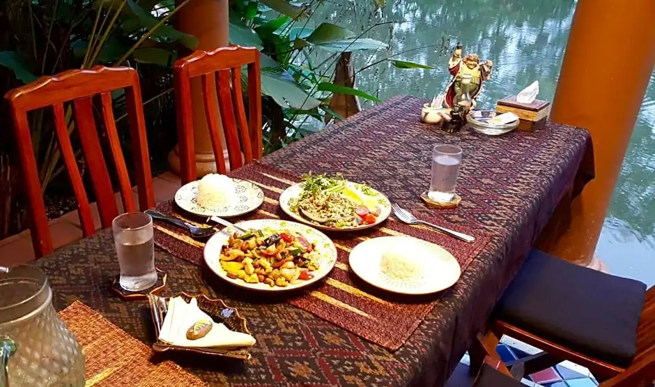 Baan Tung Boon Lom