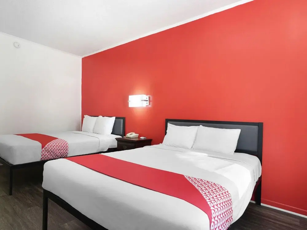 OYO Hotel Calhoun GA I-75 & US-41 Hwy