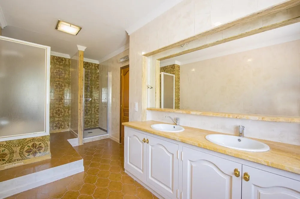Villa - 6 Bedrooms with Pool and WiFi - 105023