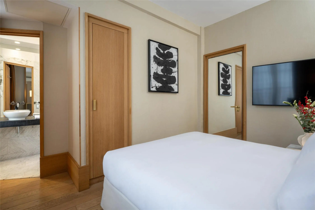 Le Belgrand Hotel Paris Champs Elysees, Tapestry By Hilton
